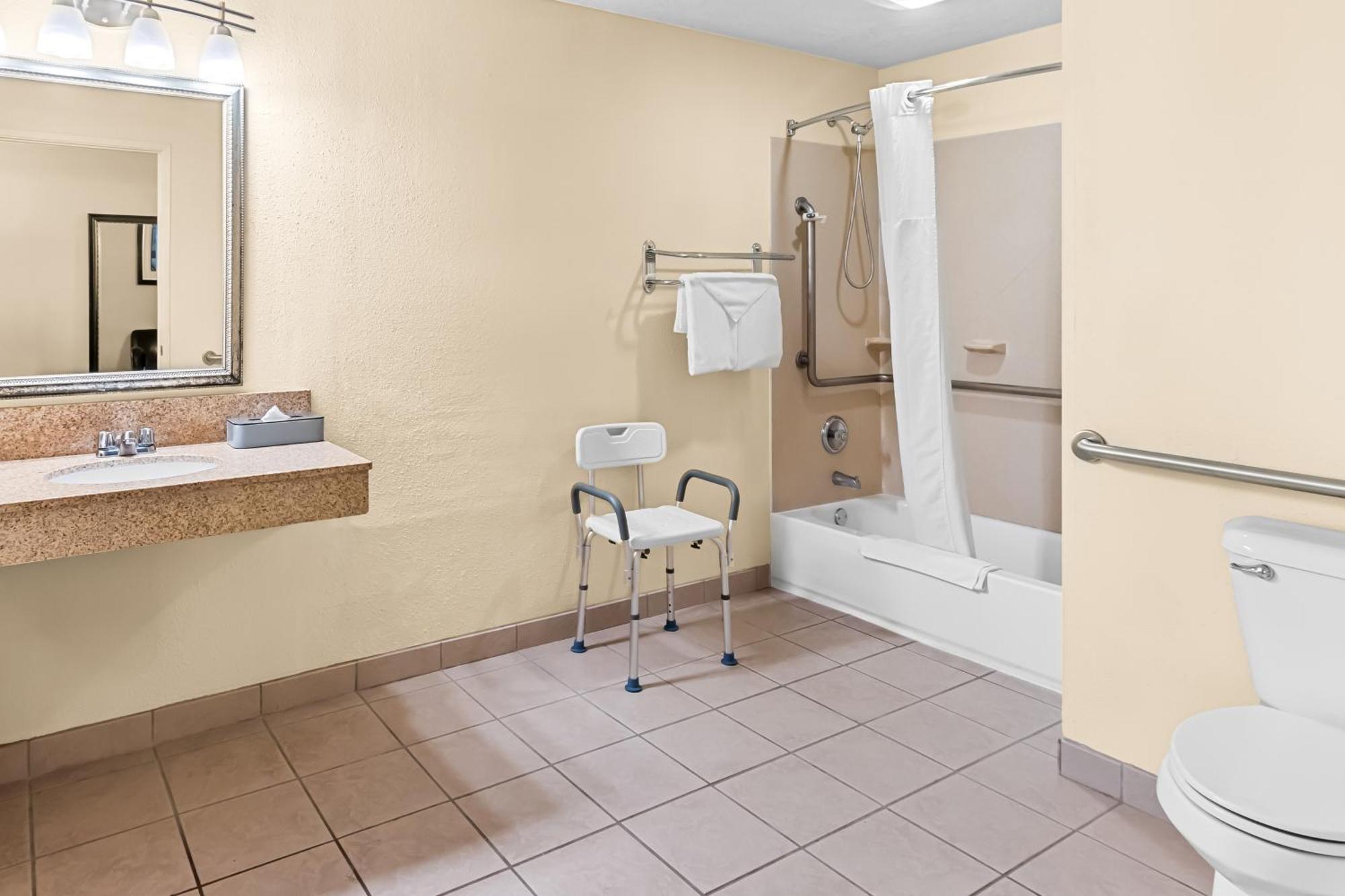 Quality Inn & Suites Vancouver - Hazel Dell Экстерьер фото