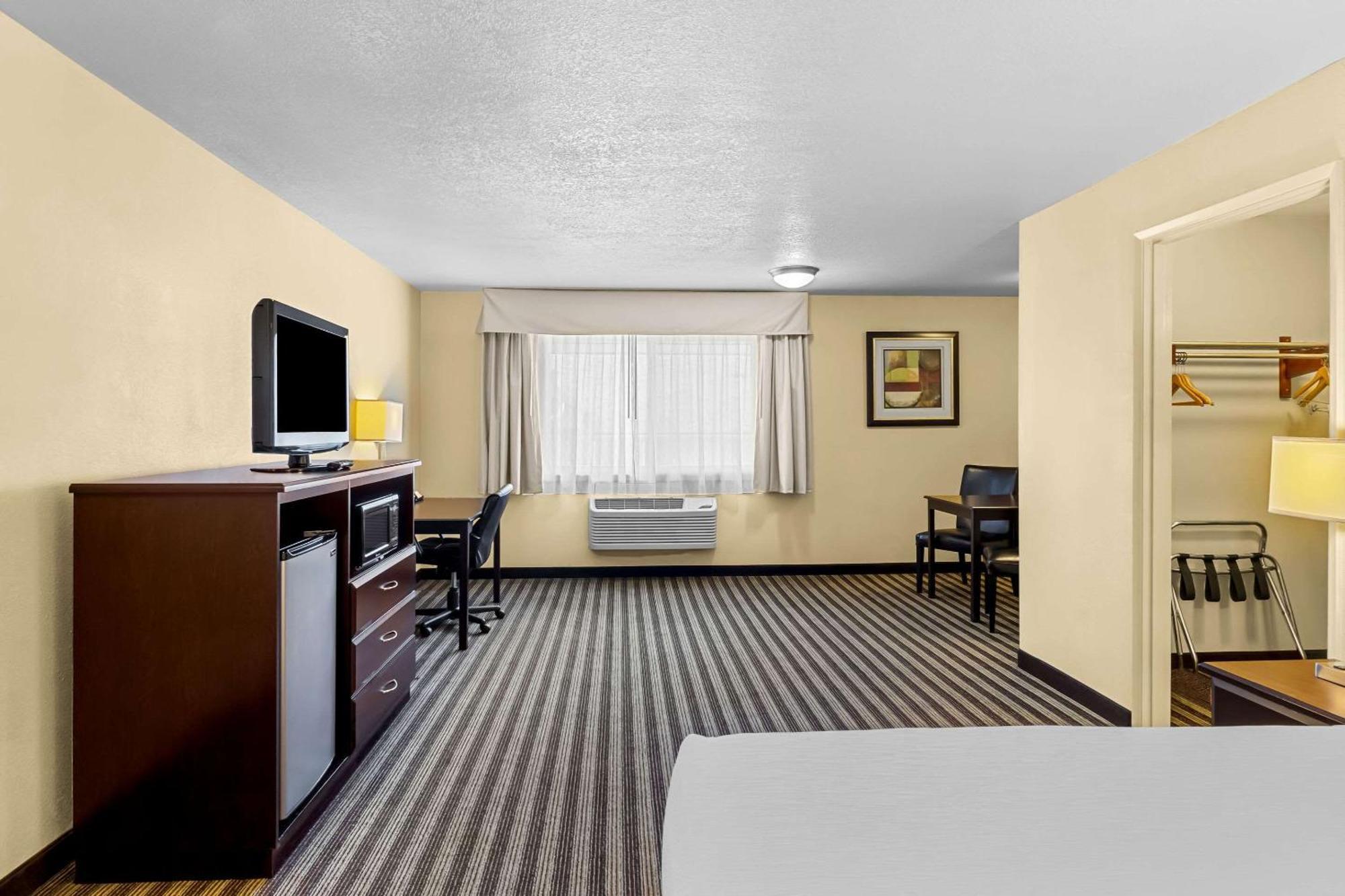 Quality Inn & Suites Vancouver - Hazel Dell Экстерьер фото