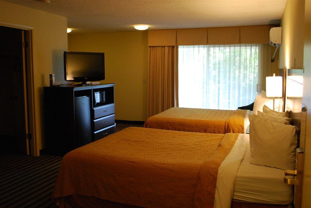 Quality Inn & Suites Vancouver - Hazel Dell Экстерьер фото