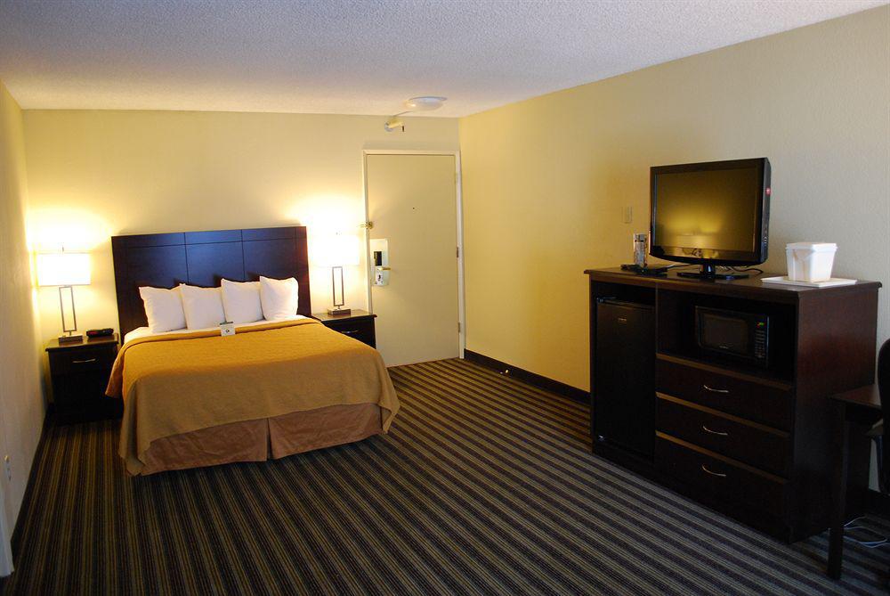 Quality Inn & Suites Vancouver - Hazel Dell Экстерьер фото