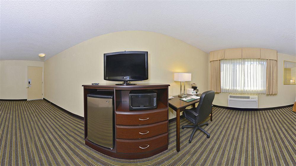 Quality Inn & Suites Vancouver - Hazel Dell Экстерьер фото